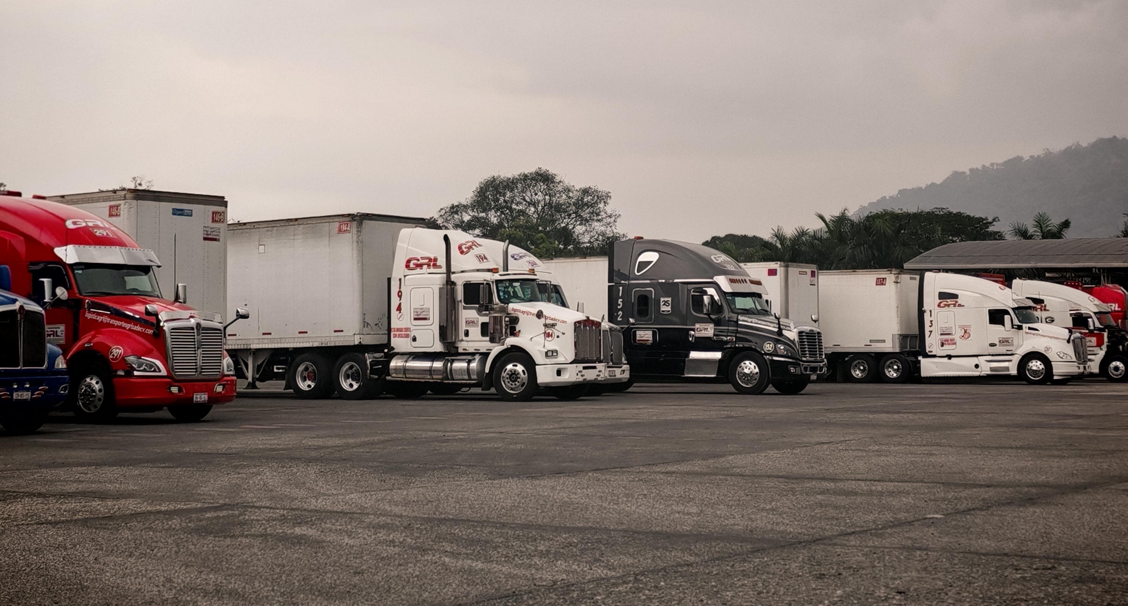 Camiones GRL 1